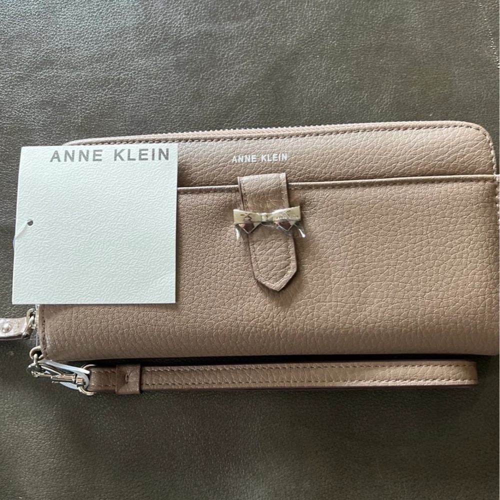 Anne Klein Zip around wallet